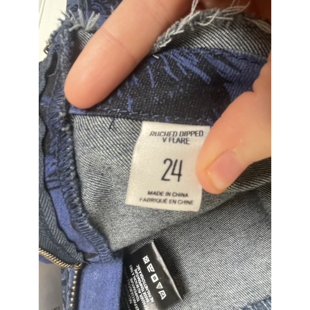 NWT BDG Urban Outfitter Women's Ruched Dipped V Flare Jeans Sz 24 Dragon Floral - Picture 11 of 12